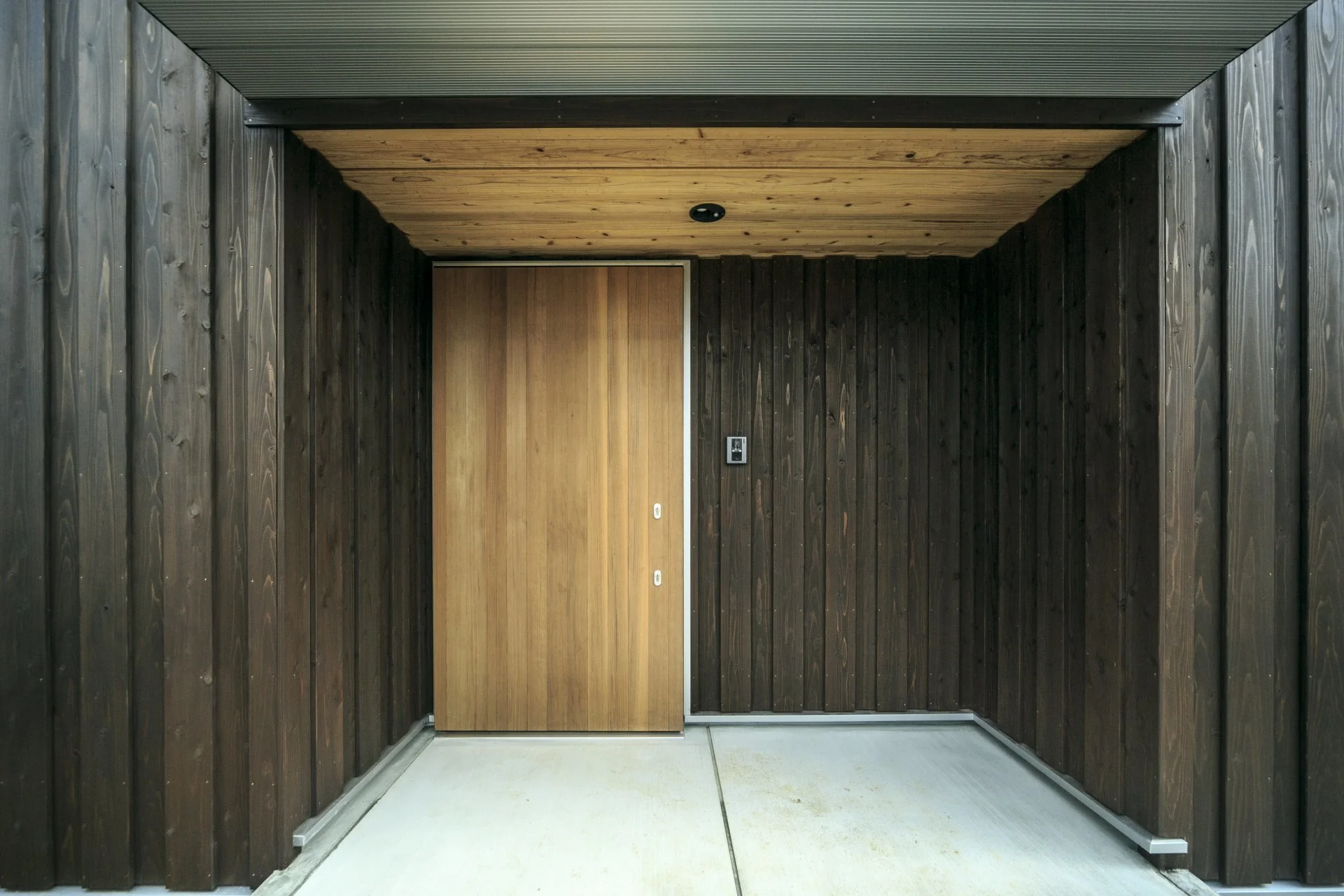GOONGCHANG Entrance Door